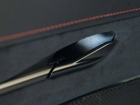 Used 2025 Aston Martin V8 Vantage Coupe image 33