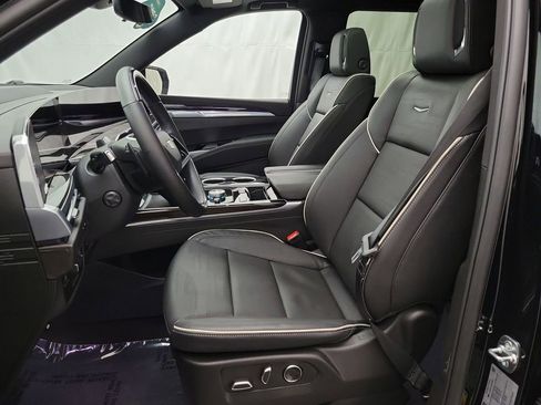 Certified 2025 Cadillac Escalade Premium Luxury w/ Touring Package image 8