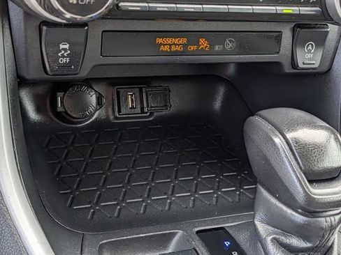 Used 2022 Toyota RAV4 XLE AWD/4WD image 16
