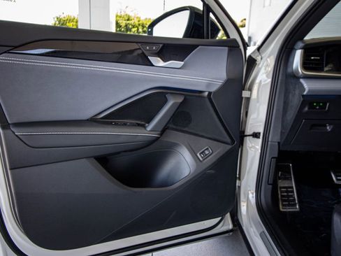 New 2026 Volkswagen Tiguan SE R-Line FWD image 23