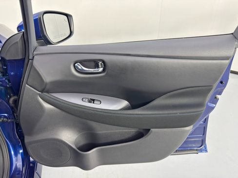Used 2025 Nissan Leaf S image 36