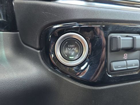Used 2025 Chevrolet Silverado 1500 LT AWD/4WD image 25