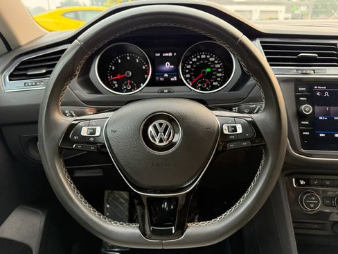 Used 2021 Volkswagen Tiguan SEL AWD/4WD image 29