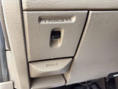 Used 2005 Dodge Ram 2500 Truck SLT image 11