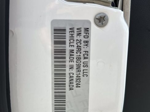 Used 2022 Chrysler Pacifica Touring-L w/ Uconnect Theater Family Group FWD image 28