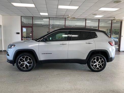 Certified 2024 Jeep Compass Limited AWD/4WD image 4