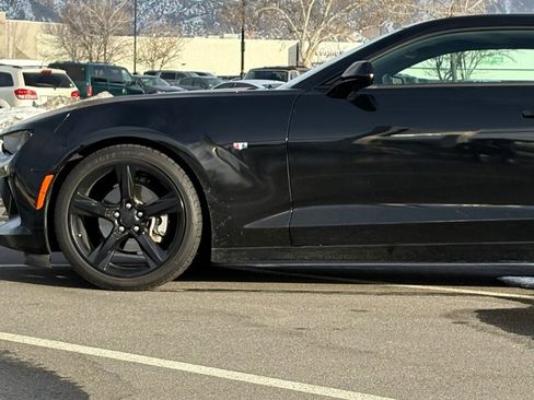 Used 2017 Chevrolet Camaro LT image 5