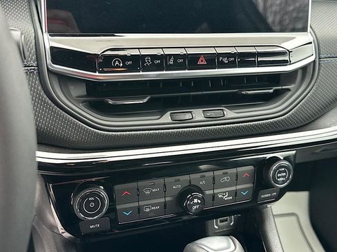 Used 2026 Jeep Compass Limited image 25