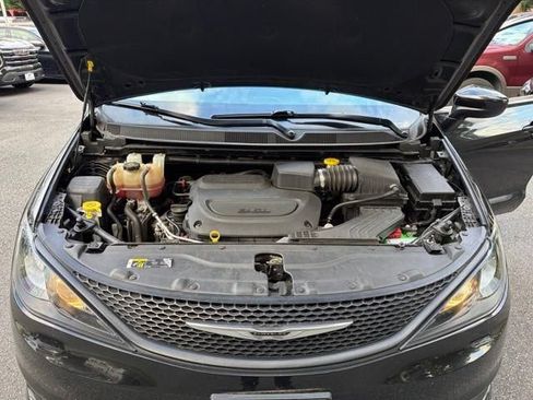 Used 2021 Chrysler Voyager Lxi FWD image 40