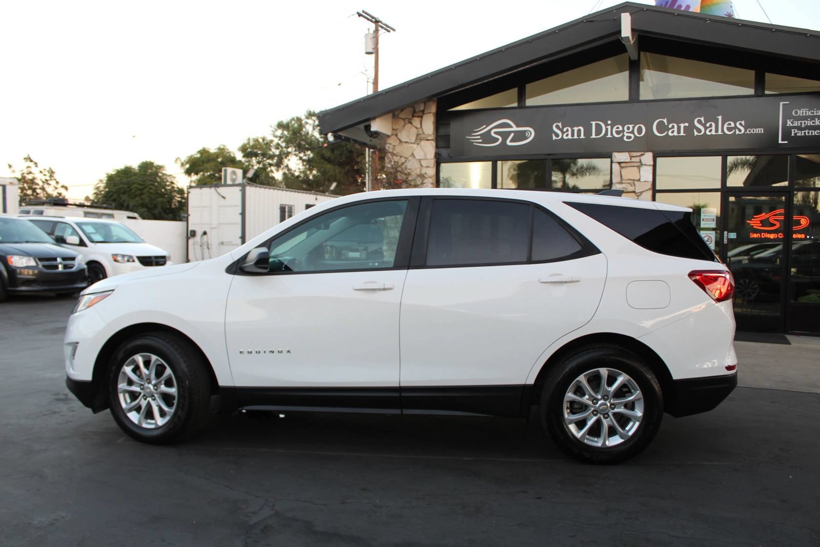 Used 2020 Chevrolet Equinox LS FWD image 2