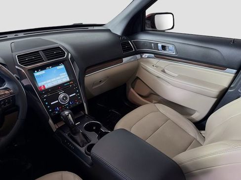 Used 2018 Ford Explorer Limited image 26