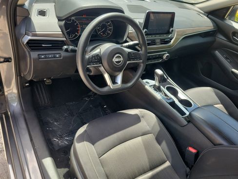 Used 2024 Nissan Altima 2.5 SV FWD image 16