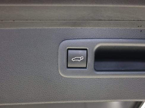 Used 2023 Toyota Highlander LE image 31