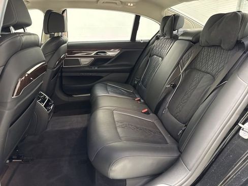 Used 2022 BMW 750i xDrive w/ Luxury Rear Seating Package image 30