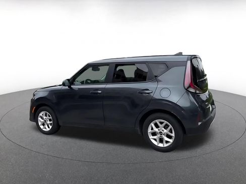 Used 2025 Kia Soul LX w/ LX Technology Package FWD image 10