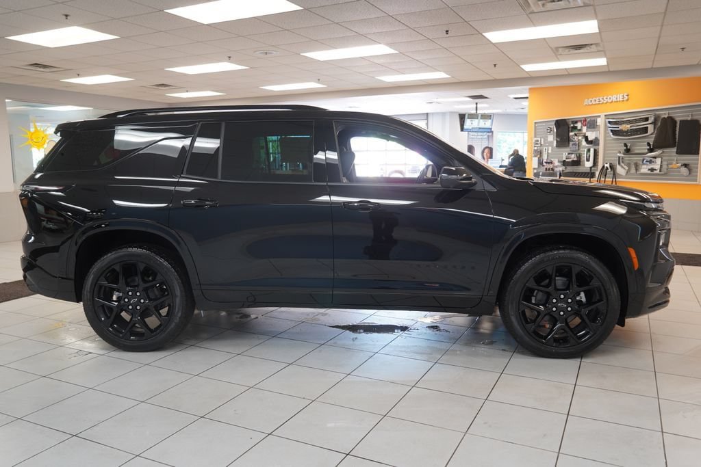 New 2026 Chevrolet Traverse RS w/ LPO, Floor Liner Package AWD/4WD image 14