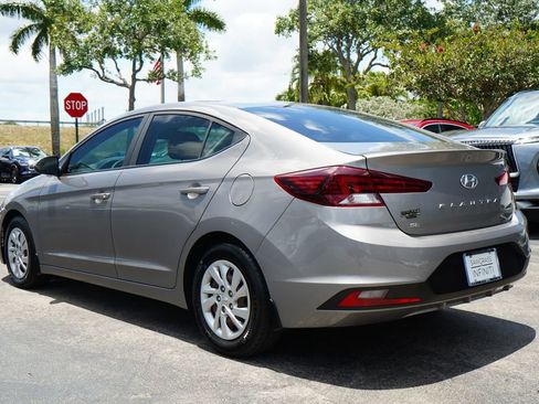 Used 2020 Hyundai Elantra SE FWD image 8