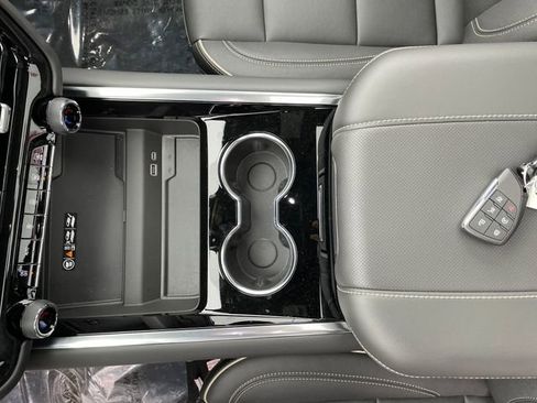 New 2025 Chevrolet Suburban Premier image 17