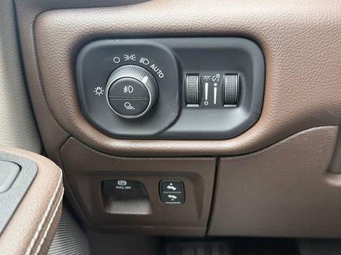 New 2026 RAM 1500 Laramie AWD/4WD image 18