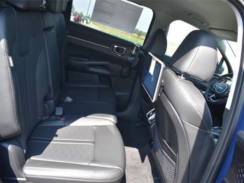 New 2025 Kia Sorento S image 13