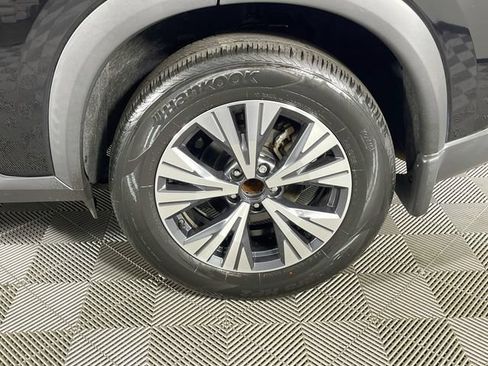 Used 2022 Nissan Rogue SV w/ SV Premium Package FWD image 32