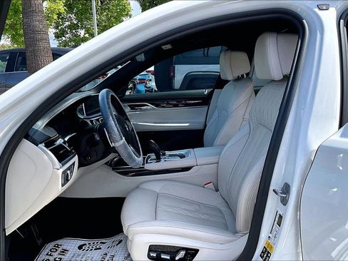 Used 2022 BMW 750i xDrive w/ Executive Package AWD/4WD image 14