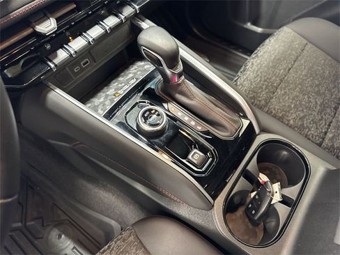 Used 2024 Chevrolet Colorado Z71 w/ Z71 Convenience Package 2 image 19