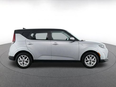 Used 2025 Kia Soul LX w/ LX Technology Package FWD image 11