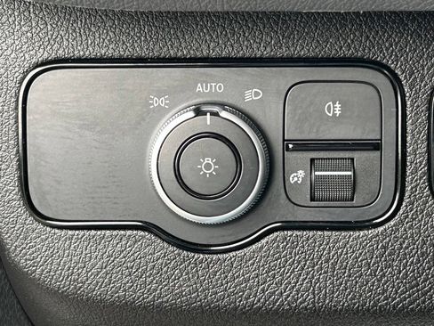 Used 2025 Mercedes-Benz Sprinter 2500 image 23