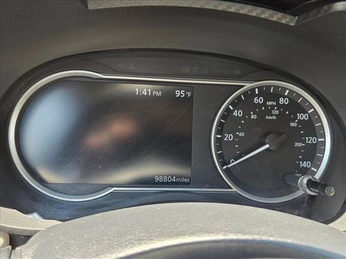 Used 2021 Nissan Versa SV FWD image 11