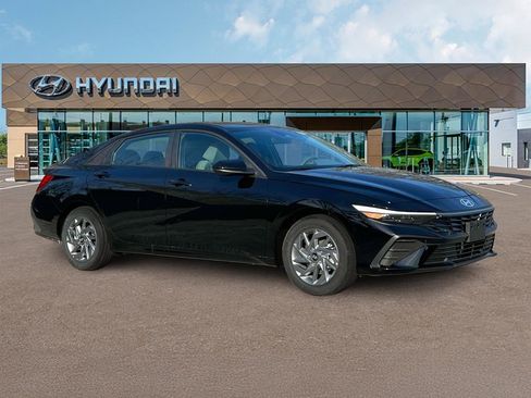 New 2025 Hyundai Elantra Blue image 10