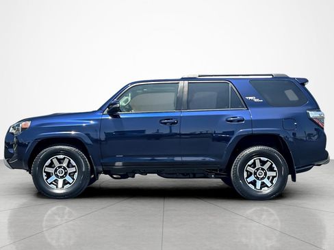Certified 2022 Toyota 4Runner TRD Off-Road Premium AWD/4WD image 2