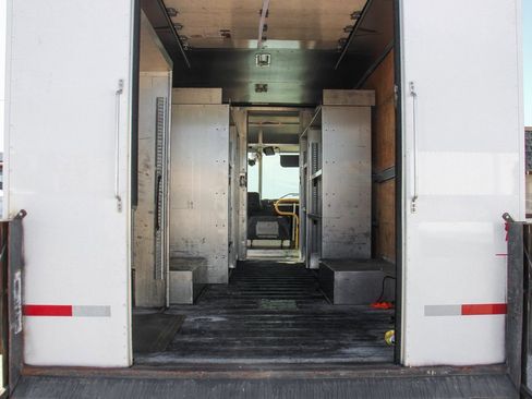 Used 2015 Ford E-450 and Econoline 450 Super Duty w/ A/C Prep Package image 8