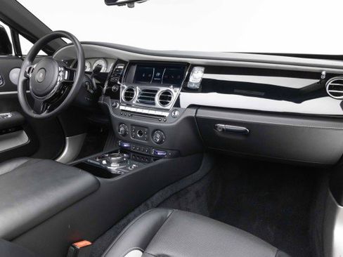 Used 2019 Rolls-Royce Dawn RWD image 2