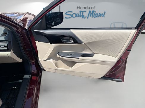 Used 2017 Honda Accord LX image 32