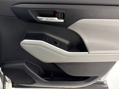 Used 2023 Toyota Highlander XLE image 43