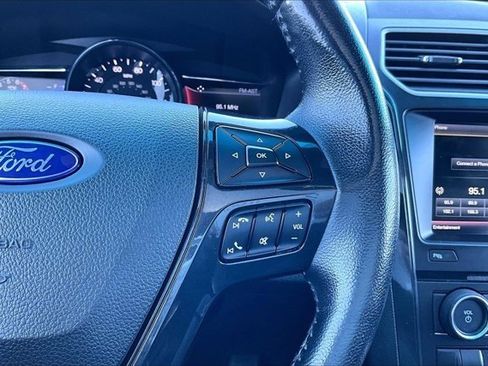 Used 2016 Ford Explorer XLT w/ Equipment Group 202A AWD/4WD image 12