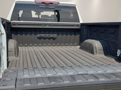 Used 2024 GMC Sierra 1500 AT4 w/ Technology Package AWD/4WD image 8
