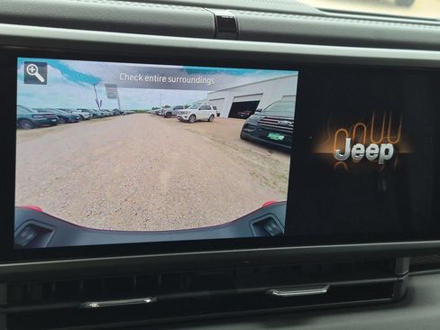 Used 2024 Jeep Gladiator Mojave w/ Safety Group AWD/4WD image 24