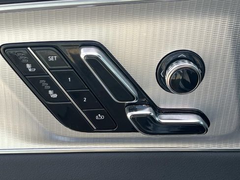 Used 2024 Cadillac Lyriq Tech RWD image 32
