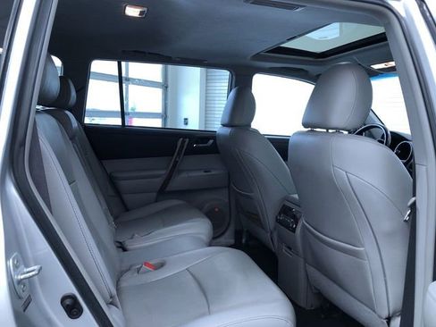 Used 2013 Toyota Highlander Limited AWD/4WD image 22