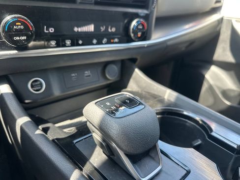 Used 2023 Nissan Rogue SV AWD/4WD image 17