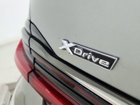 Used 2022 BMW 740i xDrive w/ M Sport Package image 19