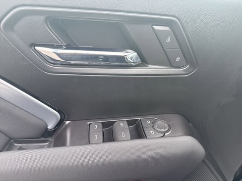 Used 2024 Chevrolet Colorado Z71 w/ Z71 Convenience Package 2 image 17