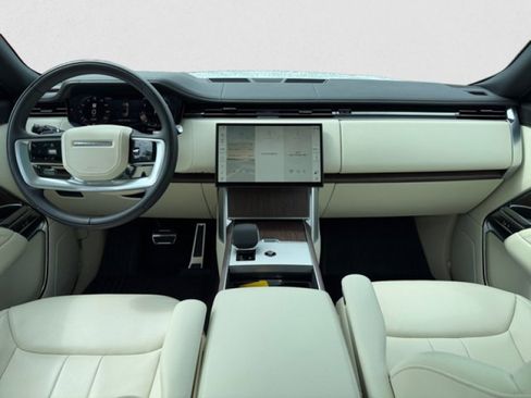 Certified 2025 Land Rover Range Rover SE AWD/4WD image 13