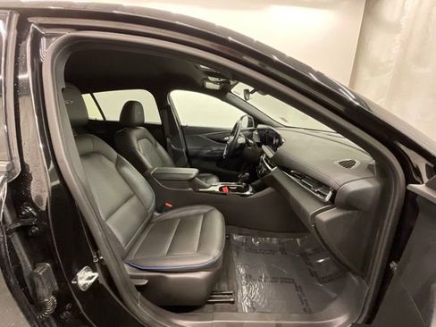 Used 2025 Buick Envista Sport Touring FWD image 23