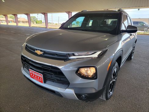 Used 2023 Chevrolet TrailBlazer LT AWD/4WD image 3