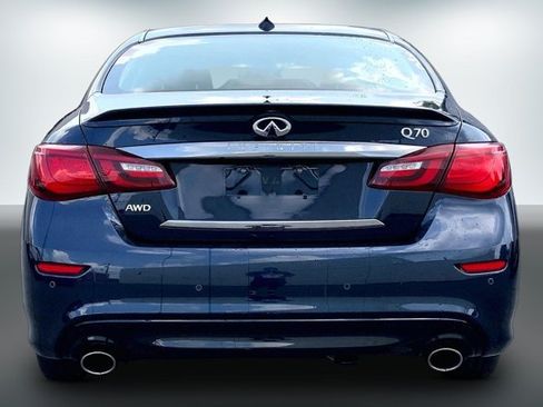 Used 2018 INFINITI Q70 Luxe AWD/4WD image 3