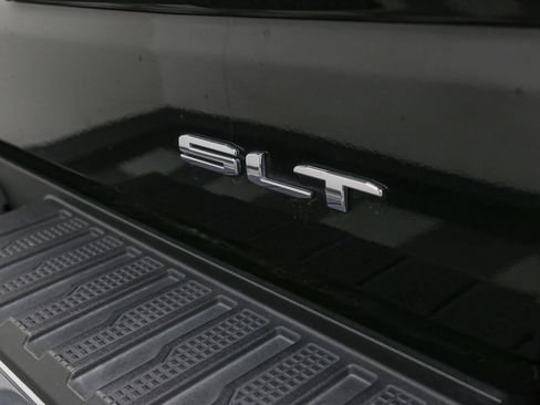 Used 2021 GMC Sierra 1500 SLT w/ SLT Premium Plus Package AWD/4WD image 12