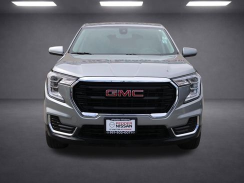 Used 2024 GMC Terrain SLE image 9